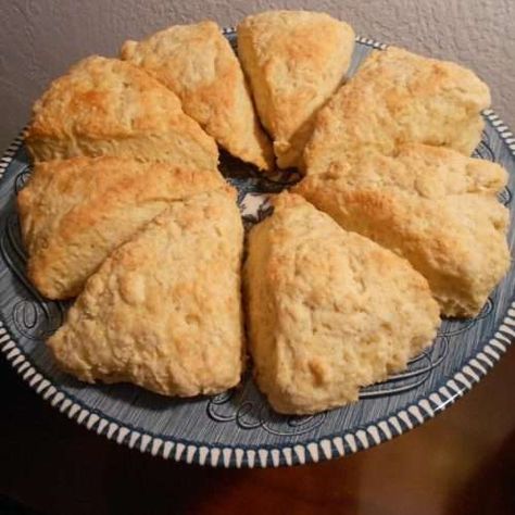 Sour Cream Scones Recipe, Breakfast Quick Bread, Recipes Using Sour Cream, Coconut Scones, Sour Cream Scones, Cream Scones Recipe, Oatmeal Scones, Make Sour Cream, Breakfast Quick