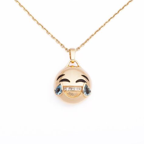 Emoji necklace sooo cute Laugh Emoji, Kristen Noel Crawley, Emoji Jewelry, Diamond Grillz, Laughing Emoji, Fabulous Clothes, Affordable Gifts, Curated Gifts, Kids Jewelry