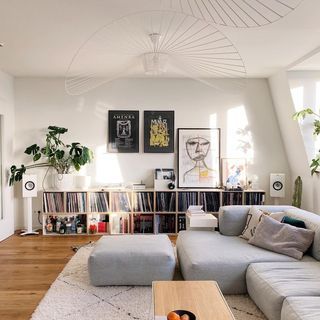 Steel & Saffron (@steelandsaffron) • Instagram photos and videos Lp Regal, Modular Bookshelves, Living Room Vinyl, Vinyl Room, 아파트 인테리어, Apartment Inspiration, Living Room Inspo, Interior Inspo, Living Room Inspiration