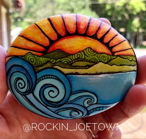 Peace Rocks Painting, Sunrise Painted Rocks, Scenery Painted Rocks, Pebble Painting Simple, Lake Painted Rocks, Sunset Painted Rocks, Sun Rock Painting, Sunset Rock Painting, Summer Rock Painting Ideas