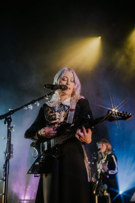 Phoebe Bridgers Emily, Phoebe Bridgers Concert, Feminine Rage, Kaptan Jack Sparrow, Pee Pee, Julien Baker, Phoebe Bridgers, Teenage Daughters, Concert Photography