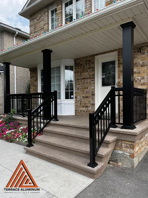 Porch Step Railing, Veranda Railing, Porch Decoration Ideas, Front Porch Stairs, Porch Handrails, Front Porch Posts, Aluminum Railings, Porch Railing Designs, Modern Front Porches