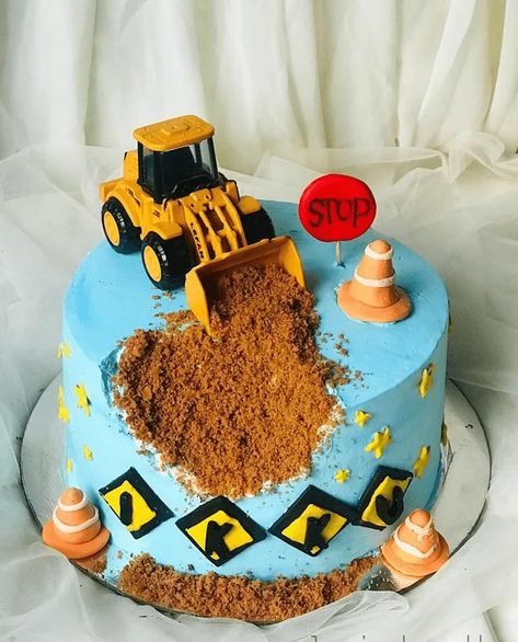 JCB Cake Design Images (JCB Birthday Cake Ideas) Jcb Cake Birthdays, Backhoe Cake Design, Cake Excavator Ideas, Jcb Cake Design, Jcb Cakes For Boys, Escavator Cakes For Boys, Diggers Cake, Escavatore Cake, Jcb Theme Cake