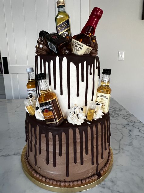 2 tier booze cake. Chocolate cake bottom tier with whiskey pipettes. Vanilla top tier. Bourbon Birthday Cake Design, Whiskey Themed Birthday Cake, Bourbon Cake Design, Cake With Alcohol Bottles On Top, Liquor Cake Design, Whiskey Cake Design, Beetlejuice Decorations, Beer Themed Cake, Whiskey Cake Recipe