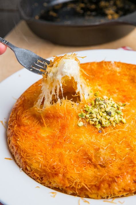 Kanafeh/Künefe (Sweet Cheese Pastry) Kunafa Recipe, Lebanese Desserts, حلويات عربية, Sweet Cheese, Arabic Dessert, Hot Cheese, Cheese Pastry, Postre Keto, Arabic Sweets