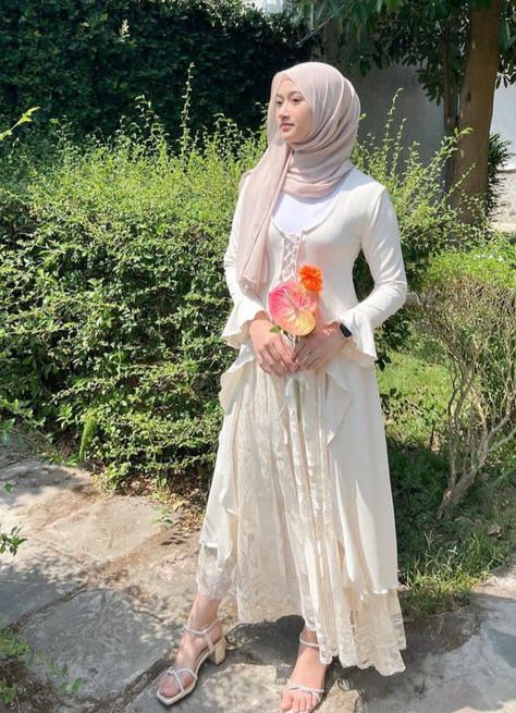 Outfit Eid Mubarak, Arabian Look, Foto Ootd, Hijab Style Casual, Outfit Hijab, Hijab Style, Eid Mubarak, Black Widow, Yearbook