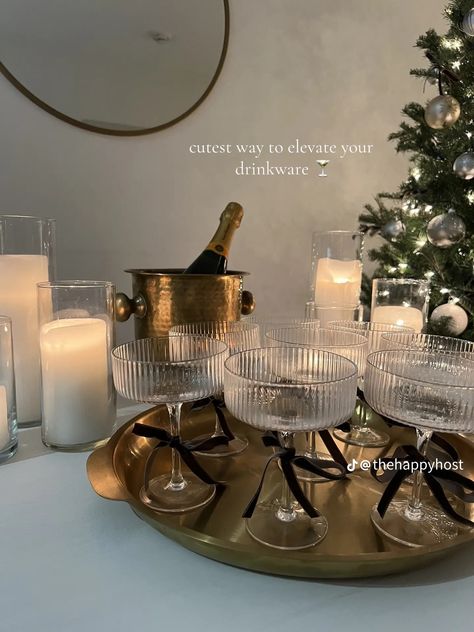 Simple Holiday Table Settings, Winter Birthday Decor, Gold Themed Engagement Party, Bride And Groom Table With Bridal Party, 21st Birthday Christmas Theme, Classy 70th Birthday Party Ideas, Apartment Party Decorations, Dining Room Table Set Up, Classy Nye Party Decor