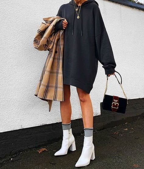 white ankle boots with socks sticking out and the perfect oversized sweater dress to go along with it Daily Dress Me, Fall Fashion Coats, Street Style Bags, White Ankle Boots, White Booties, Looks Street Style, Sweatshirt Outfit, Urban Dresses, Black Sweatshirt