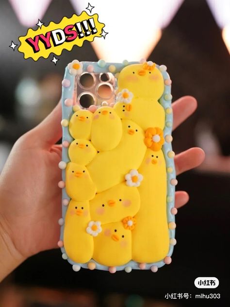 Clay Phone Case, Decoden Diy, Polymer Clay Flower Jewelry, Clay Diy Projects, Pretty Phone Cases, Cute Polymer Clay, Pottery Crafts, Birthday Gifts For Best Friend, Clay Art Projects