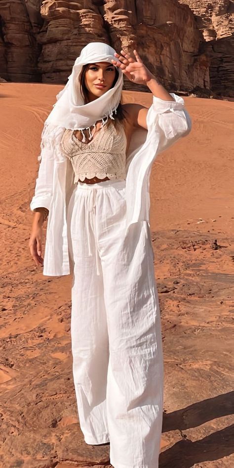 Dubai Safari Outfit, Egypt Outfits Women, Desert Safari Outfit, Desert Photoshoot Outfit, Dessert Outfit, Desert Outfit Ideas, Dubai Outfits Ideas, Egypt Outfits, Desert Photoshoot Ideas