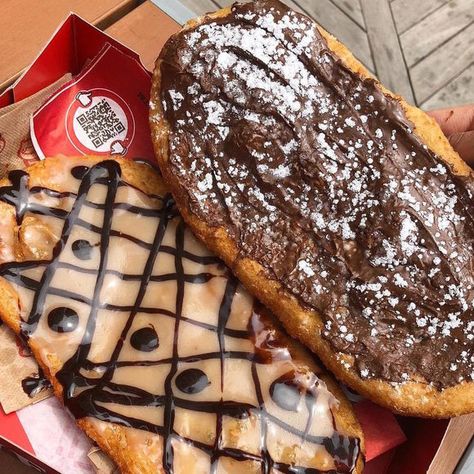 Beaver Tails Recipe, Canadian Desserts, Acadian Food, Canadian Foods, Canadian Beaver, Themed Meals, Gastro Obscura, Canadian Dessert, Canadian Cuisine