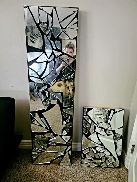 Diy Mirror Tiles Ideas, Glass Into Mirror Diy, Diy Mirror Mosaic Ideas, Diy Mirror Glass How To Make, Broken Mirror Projects, Mosaicos Ideas, Broken Mirror Diy, Mosiac Art Mirror, Mirror Projects