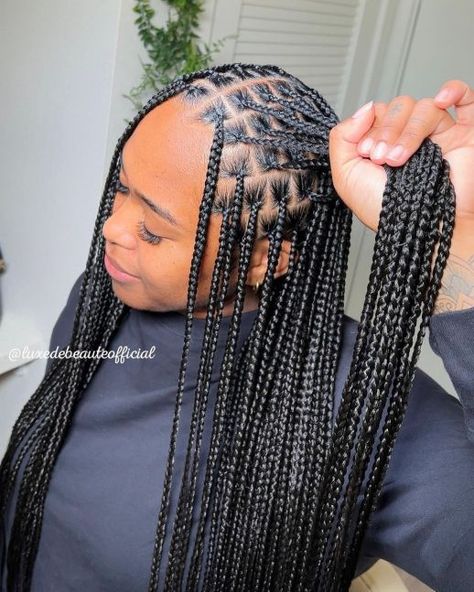 Small to Medium Knotless Braids Style Middle Part Small Knotless Box Braids, Knotless Braids And Makeup, Small Part Box Braids, Extra Small Braids For Black Women, Small Flat Knotless Braids, Super Small Knotless Braids, Extra Small Box Braids Long, Extra Small Knotless Braids Long, Small Part Knotless Braids