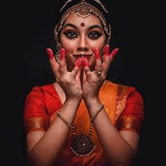 Shreema Upadhyaya (@shreema_upadhyaya) • Instagram photos and videos Bharatanatyam Makeup, Bharatanatyam Costume, Bharatanatyam Dancer, Indian Classical Dancer, Bharatanatyam Poses, Indian Eyes, Dance Photography Poses, Indian Classical Dance, Dance Makeup