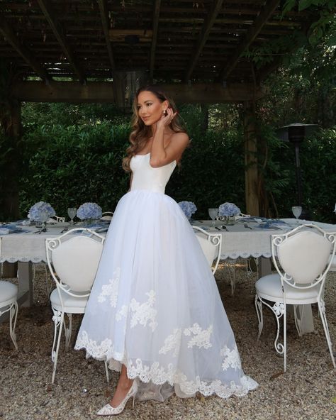 Beauty And The Beast Wedding Dresses, Italy Wedding Dress, Bar Dress, Bridal Shower Tables, Taffeta Skirt, Wedding Dress Guide, Dress Guide, Tulle Gown, Modern Bridal