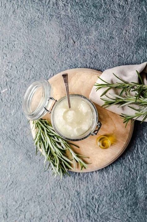 Homemade Rosemary Shampoo, Dry Scalp Essential Oil Remedy, Oils For Dry Scalp, Rosemary Diy, Rosemary Scalp Spray, Dry Scalp Remedy, Aromatica Rosemary Shampoo, Salt Scrub Diy, Oils For Dandruff