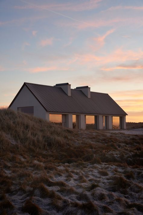 Hahn Lavsen places Vipp Cold Hawaii gueshouse in Danish sand dunes Hawaii Pictures, Hawaii Homes, Norm Architects, Brick Flooring, Coastal Retreat, Natural Ventilation, Architectural Inspiration, Ranch Style, Exposed Brick