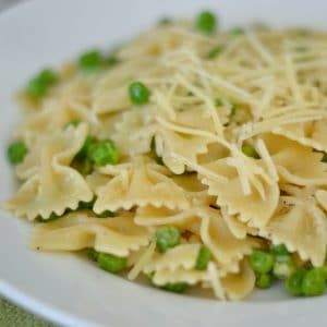 Bow Tie Pasta Recipes With Peas, Bow Tie Pasta With Peas, Pasta W Peas, Butter Bowtie Pasta, Browned Butter Pasta, Bowtie Pasta Recipes, Spaghetti Dishes, Pasta Peas, Pasta Recipes Easy Fast