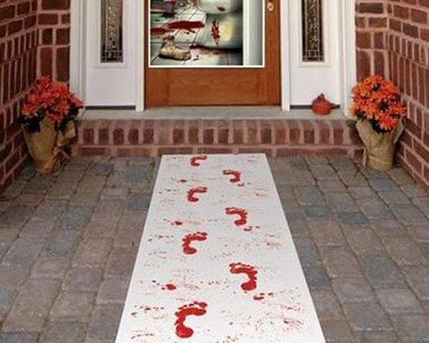 Halloween DIY Projects Roundup Halloween Home Decor Outdoor Diy, Diy Halloween Decorations Gore, Halloween Floor Decorations, Halloween Party Room Themes, Simple Halloween Yard Decor, Easy Halloween Party Ideas Decoration, Halloween Cemetary Decorations, Office Halloween Decorations Ideas, Vampire Decorations Diy