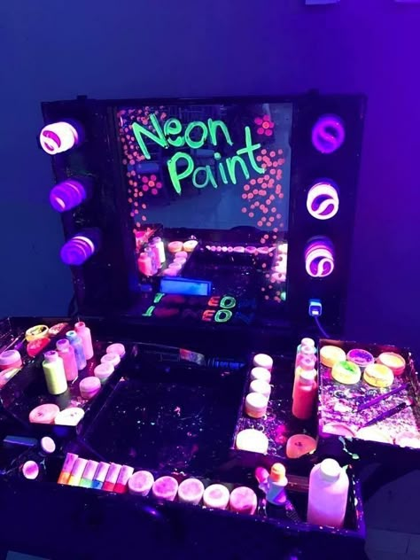 Neon Sweet 16, 14th Birthday Party Ideas, Glow In Dark Party, Neon Birthday Party, Glitter Bar, Glow Birthday Party, Sweet Sixteen Birthday Party Ideas, Neon Paint, Sweet 17