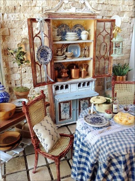 Conservatory Interiors, Small Structures, Dollhouse Interior, Dollhouse Dining Room, French Country Rustic, Play Kitchens, French Country Kitchens, Mini Doll House, Dolls House Interiors