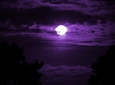 mesmerizing moon amidst the purple sky....love it Extraordinary Wallpaper, Background Moon, Purple Colour Shades, 555 Wallpaper, Moon Wallpapers, Incredible Wallpaper, Moon And Stars Wallpaper, Wallpaper Moon, Purple Moon