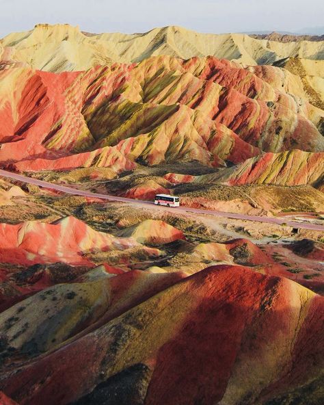 Zhangye Danxia Landform, Zhangye Danxia, Danxia Landform, Rainbow Mountain, Wallpaper Nature Flowers, China Travel, Travel Goals, Pretty Places, Geology