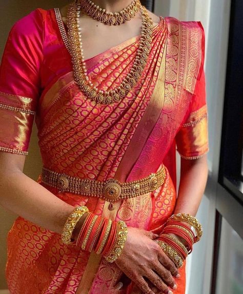 Temple Jewellery Waistbelts Are The Latest Trend! Tamil Wedding Saree, Sari Ideas, Saree Pattu, Draping Blouse, Saree Pose, South Indian Wedding Saree, South Indian Bride Saree, Lichi Silk Saree, Hairstyle Bridal