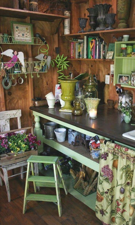 potting shed Shed Inspiration, Garden Shed Interiors, Shed Decor, Shed Interior, Casa Country, Potting Sheds, Potting Bench, She Sheds, Diy Shed