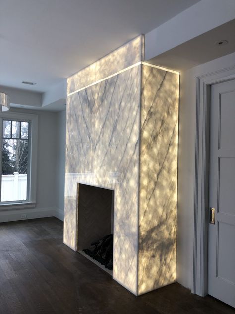 Onyx Fireplace Wall, Backlit Fireplace, Backlit Marble, Onyx Wall, Teenager Bedroom Design, Fireplace Feature Wall, Granite Tiles, Marble Trend, Marble Fireplace Mantel