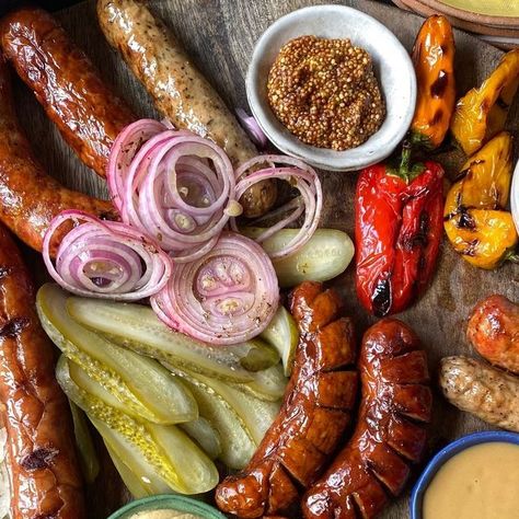 Teri Turner on Instagram: "When I imagine a summer weekend, I think of putting together a beautiful sausage board like this one. My spectacular array of @Whole30 sausages includes kielbasa, smoked spicy Italian with red pepper, chorizo, and wild mushrooms with Italian herbs. My homemade Horseradish Sauce will take it next level along with pickled jalapeño giardiniera. It’s all about getting the grilling down and then adding your favorite toppings—and by the way, the leftovers make an amazing fri Homemade Horseradish Sauce, Sausage Board, Marinated Red Onions, Whole30 Sausage, Platter Boards, Sausage Platter, Homemade Horseradish, Pickled Jalapeño, Sausage Party