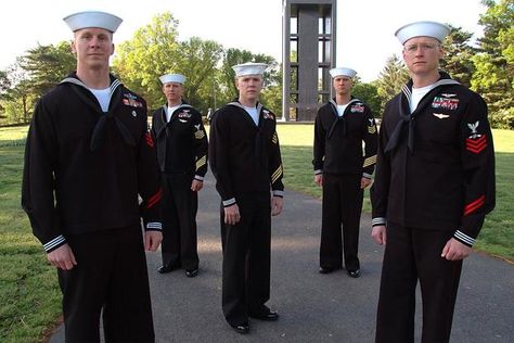 FILE -- The five finalists in the Navy Reserve Sailor of the Year competition are pictured on the grounds of the Netherlands Carillon in Washington D.C. (U.S. Navy/Photographer's Mate 1st Class Michael Moriatis) Navy Dress Uniforms, Navy Admiral, Navy Uniforms, Navy Mom, Dress Blues, Navy Sailor, Navy Outfit, Wear To Work Dress, Grunge Dress