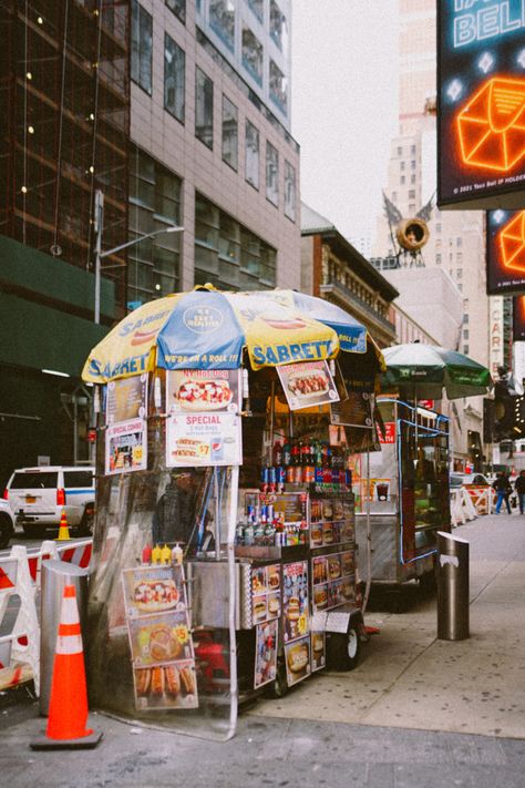 New York Hotdogs, Early 2000s Nyc Aesthetic, Nyc Hot Dogs, Nyc Market Aesthetic, New York Hot Dog Aesthetic, New York Hot Dog Stand, Nyc Vintage Shops, Street Hot Dog, Nyc In The 90s