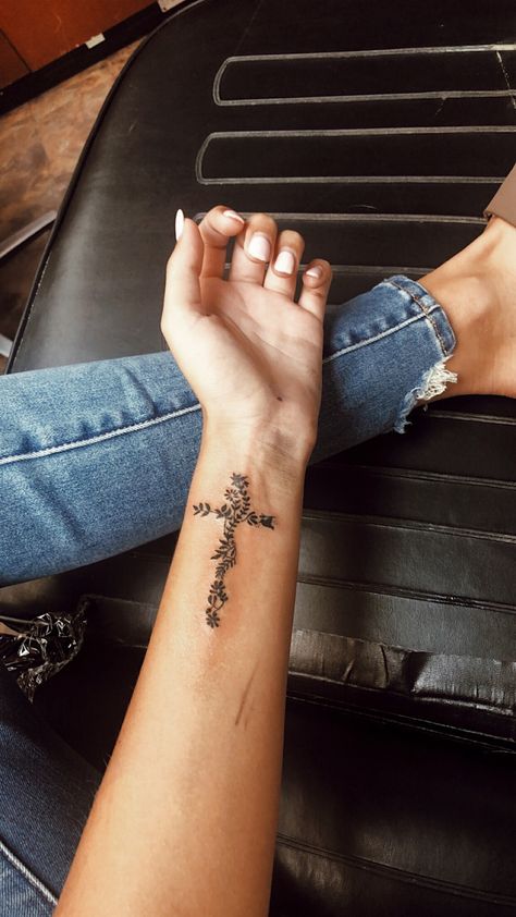 Cowgirl Tattoos, Cowboy Tattoos, Country Tattoos, Cross Tattoos For Women, Western Tattoos, Pretty Tattoos For Women, Classy Tattoos, Discreet Tattoos, Dainty Tattoos