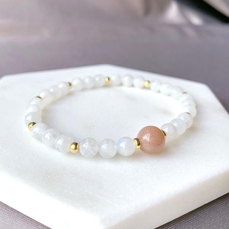 𝕃𝕠𝕧𝕖 𝕚𝕤 𝕚𝕟 𝕥𝕙𝕖 𝕒𝕚𝕣 🌬 Strawberry Quartz x White Chalcedony Silver Bracelet❤️🤍 Shop us @jaiyen.jewellery or DM for more details💌 #crystalhealing #crystalbracelets #crystalbracelet #crystaljewelry #crystaljewellery #gemstonejewelry #gemstonejewellery #positivity #strawberryquartz #rosequartz #rosequartzcrystal #rosequartzjewelry #energyhealing #energybracelet #friendshipbracelets #friendshipbracelet #giftideas #protectionbracelets #meditationpractice Sunstone And Moonstone Bracelet, Simple Crystal Bracelet, Sunstone Bracelet Ideas, Crystal Bracelet Patterns, Beaded Crystal Bracelets, Crystal Bead Bracelet Ideas, Stone Bracelet Ideas, Gemstone Bracelets Ideas, Crystal Bracelet Ideas