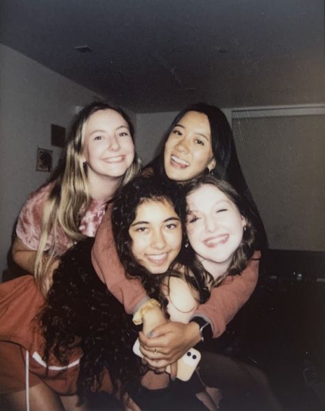 polaroid of my friends and I in our college apartment!! #aesthetic #friends #polaroid #chill Polaroid Pics With Friends, Polaroid Aesthetic Friends, Dorm Friends Aesthetic, College Roomates Aesthetic, Group Polaroid Pictures, College Experience Aesthetic, Roomates Aesthetics, Apartment With Friends, Manifesting Friends