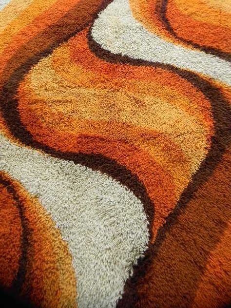 1970's 70s Room, 70s Interior Design, 70s House, 70s Interior, Funky Rugs, Retro Interior Design, Brown Color Schemes, 70s Home, 70s Decor