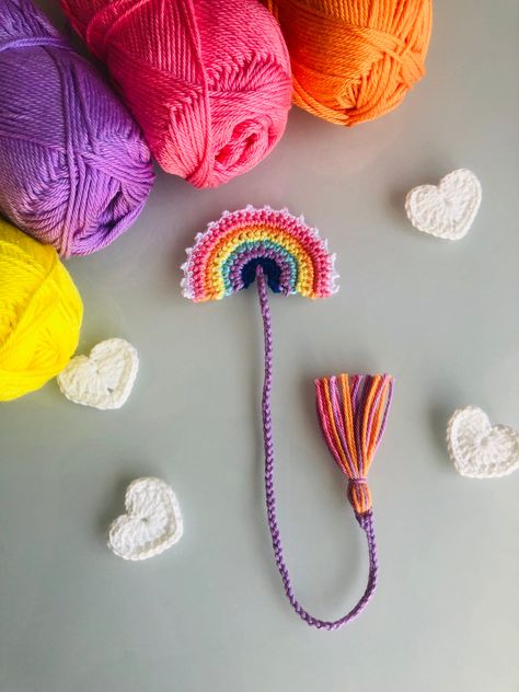 Beautiful present for loved ones.Crochet rainbow in pastel colours bookmark. You can add a little note with this present and send directly to those that you want to surprise. For more little crochet presents please have a look in my shop. Stay Safe/Take care ❤️ Colours may vary slightly from those in the photos. If you happen to have any issues then I'm always happy to help sort them out and talk about ways to solve it. Thank you for your kindness! If there's anything you dont see in my shop but you would like commissioned, then please message me as I love creating new little lovelies!! Lace Bookmark, Bookmark Crochet, Penanda Buku, Crochet Bookmark Pattern, Crochet Bookmark, Crochet Rainbow, Crochet Black, Kawaii Crochet, Rainbow Crochet