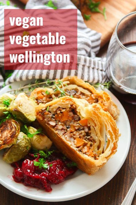 Flaky puff pastry is stuffed with a sweet and savory mixture of mushrooms, butternut squash, pecans and rice to make this mouth-watering vegan vegetable wellington. This stunning holiday main dish that will please vegans, vegetarians, and omnivores alike! #vegan #veganfood #veganrecipes #vegetarian #vegetarianrecipes #plantbased #meatlessmonday #thanksgiving Veg Wellington, Vegan Wellington Recipe, Vegetable Wellington, Vegetarian Wellington, Vegan Wellington, Christmas Vegan, Vegan Beef, Vegan Holiday, Vegetarian Thanksgiving