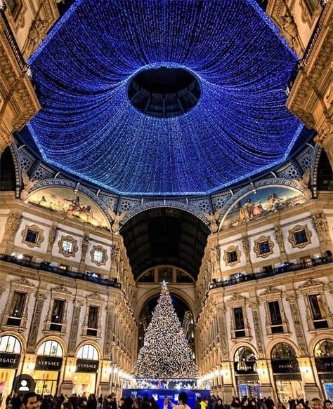 Christmas spirit in Milan, Italy via @numarturviagens on Instagram Christmas Installation, Italy Tours, Romantic Places, Christmas Wonderland, Amazing Travel Destinations, Italy Vacation, City Photography, Night City, Milan Italy