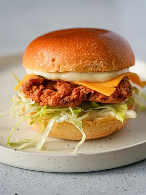 This delicious buttermilk fried chicken burger is quick and easy to make and costs less than $5 per serving. Wholesome ingredients made tasty. Cafe Meals Ideas, Southern Fried Chicken Burger, Burger Recipes Chicken, Home Made Chicken Burger, Breaded Chicken Burger Recipe, Fried Chicken Burger Recipe, Easy Chicken Burger Recipe, British Meals, Aesthetic Burger