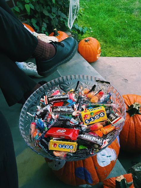 Halloween candy Handing Out Candy Halloween, Halloween Candy Aesthetic, Candy Bucket, Halloween Candy Bags, Fun Activities To Do, Halloween Aesthetic, Painting Inspo, Bags Aesthetic, Candy Bags