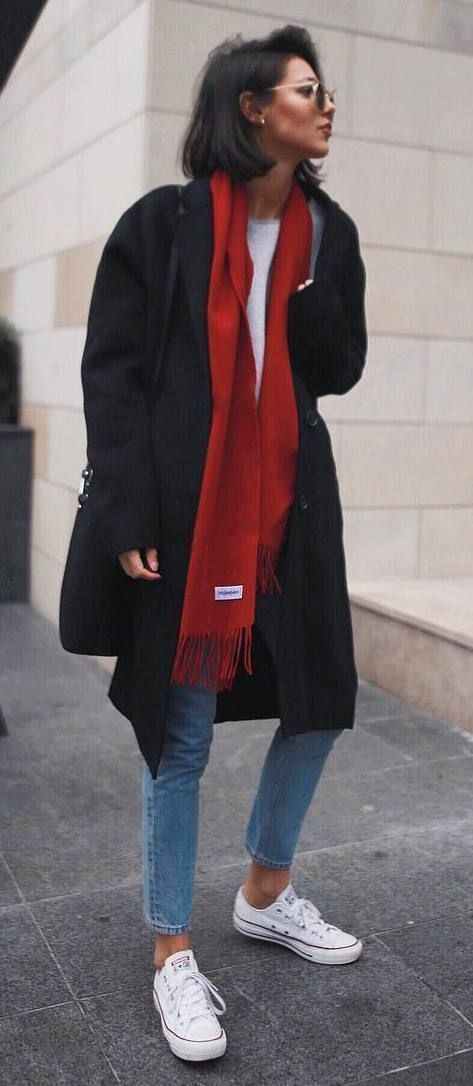 Fall Fashion Coats, Perfect Fall Outfit, Wear Red, Red Scarf, Mode Casual, Street Style Winter, 가을 패션, Fall Fashion Trends, Fall Fashion Outfits