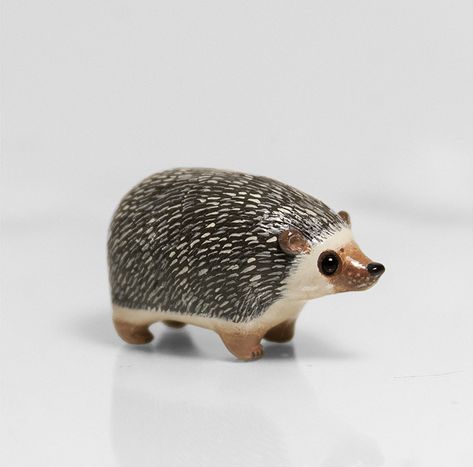 Mini Pottery Animals, Hedgehog Polymer Clay, Hedgehog Clay Sculpture, Hedgehog Pottery, Polymer Clay Hedgehog, Pottery Hedgehog, Clay Hedgehog, Hedgehog Ceramic, Hedgehog Sculpture