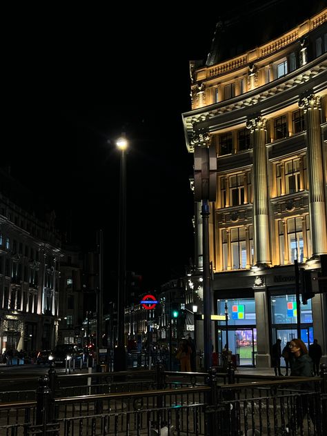 Night out In central London x London Night Life Aesthetic, Uk Night Aesthetic, Central London At Night, London At Night Aesthetic, London Night Aesthetic, Citylife Aesthetic, London England Photography, Study In England, London At Night