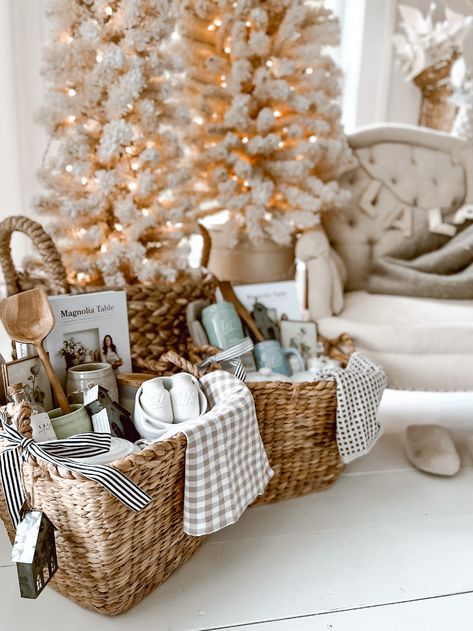 Cozy Birthday Gift, Walmart Gift Basket Ideas, Boho Gift Basket Ideas, Modern Gift Basket Ideas, Farmhouse Gift Basket, Trendy Christmas Gifts 2022, Neutral Gift Basket Ideas, Home Decor Gift Basket, Trending Christmas Gifts 2022