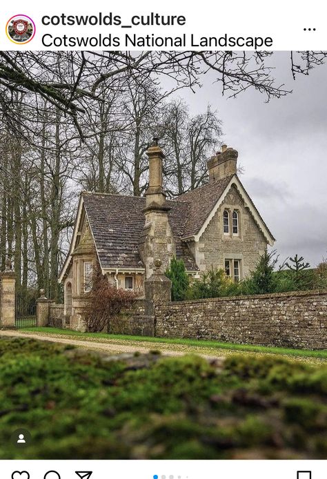 Cozy English Cottage, Cotswold Cottage, Is Something Wrong, Cotswolds Cottage, Fairytale House, Cotswolds England, English Country Cottage, English Cottage Garden, Dream Cottage