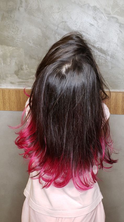 Cabelo infatil com pontas coloridas (insane pink keraton) Pink Ends Hair Black, Dyed Ends Of Hair, Kids Hair Color, Hair Dye Tips, Pink Hair Dye, Dip Dye Hair, Colored Curly Hair, Hair Color Pastel, Long Hair Color