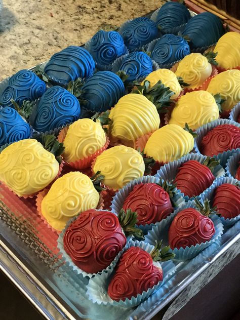 One Piece Food Ideas, One Piece Berries, One Piece Theme Desserts, Red Rice Krispie Treats, One Piece Themed Food, One Piece Baby Shower Ideas, Blue And Yellow Strawberries, Disney Princess Strawberries, Beauty And The Beast Strawberries