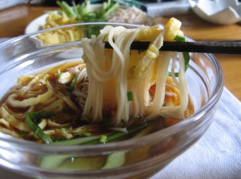 Soumen Noodles, Noodle Food, Food In Japan, Noodles Ideas, Japanese Noodles, Noodle Recipes, Japanese Food, In Summer, Hot Summer